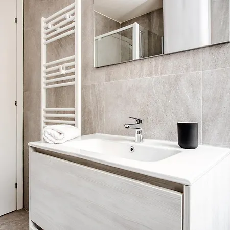 Апартаменты Hostmate - - Imperia's Prism - Romolo Iulm