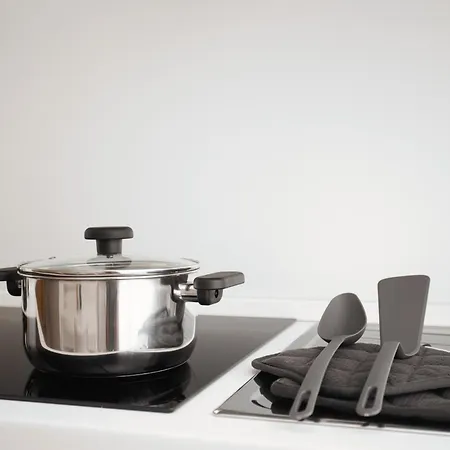 Hostmate - - Imperia's Prism - Romolo Iulm * Милан