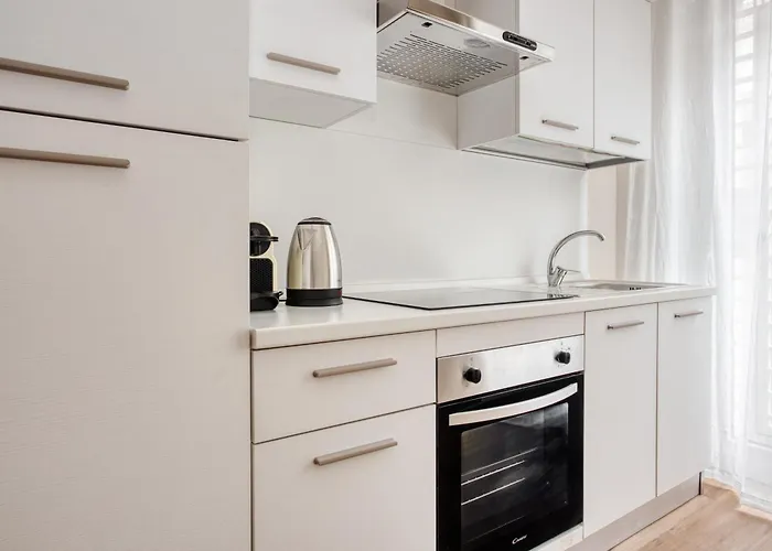 Hostmate - - Imperia's Prism - Romolo Iulm Daire *