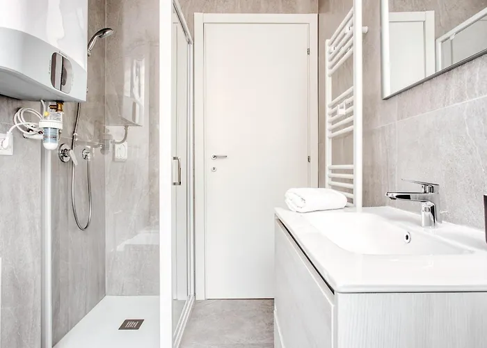Hostmate - - Imperia's Prism - Romolo Iulm Daire Milano